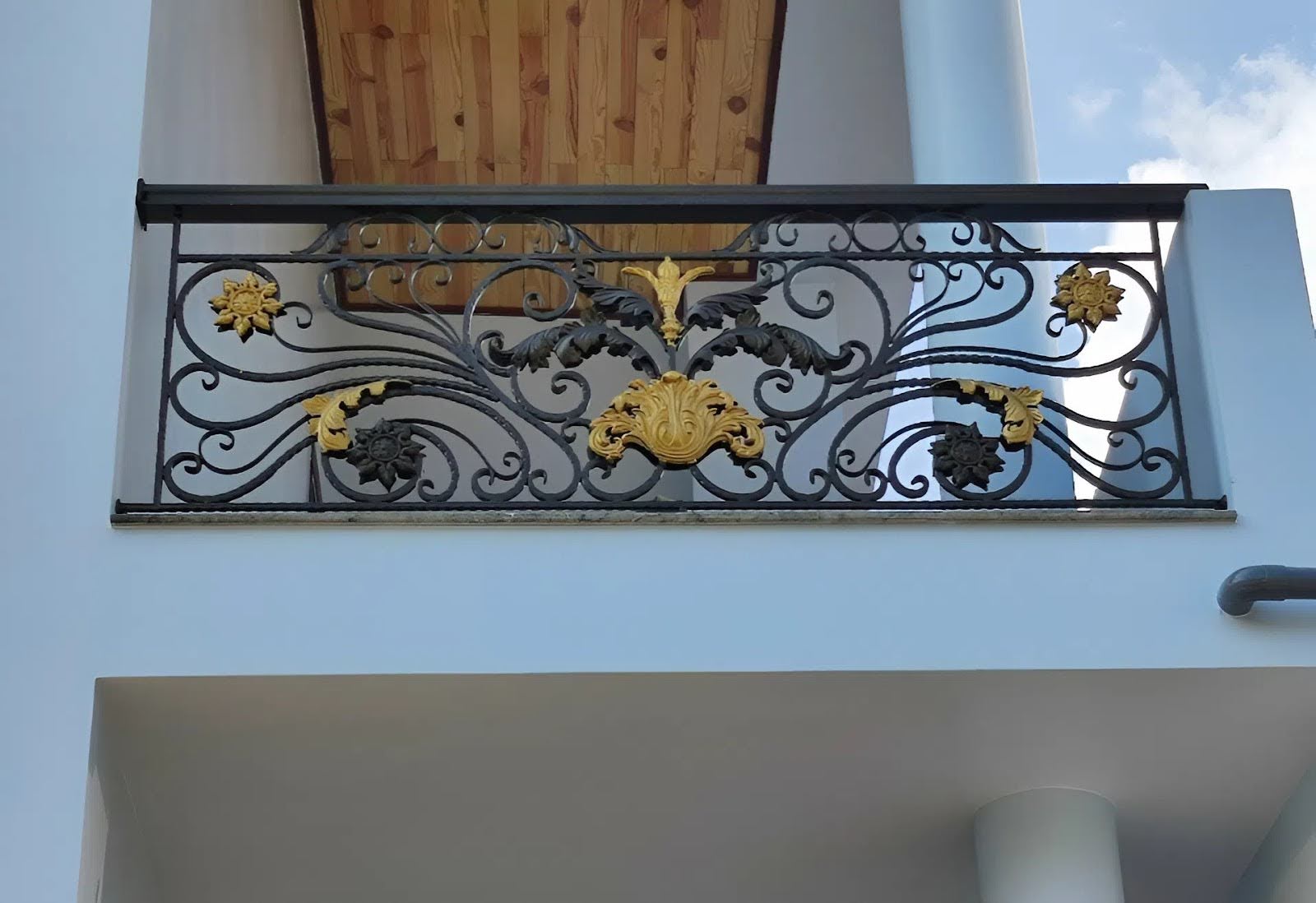 Lan can sắt cổ điển